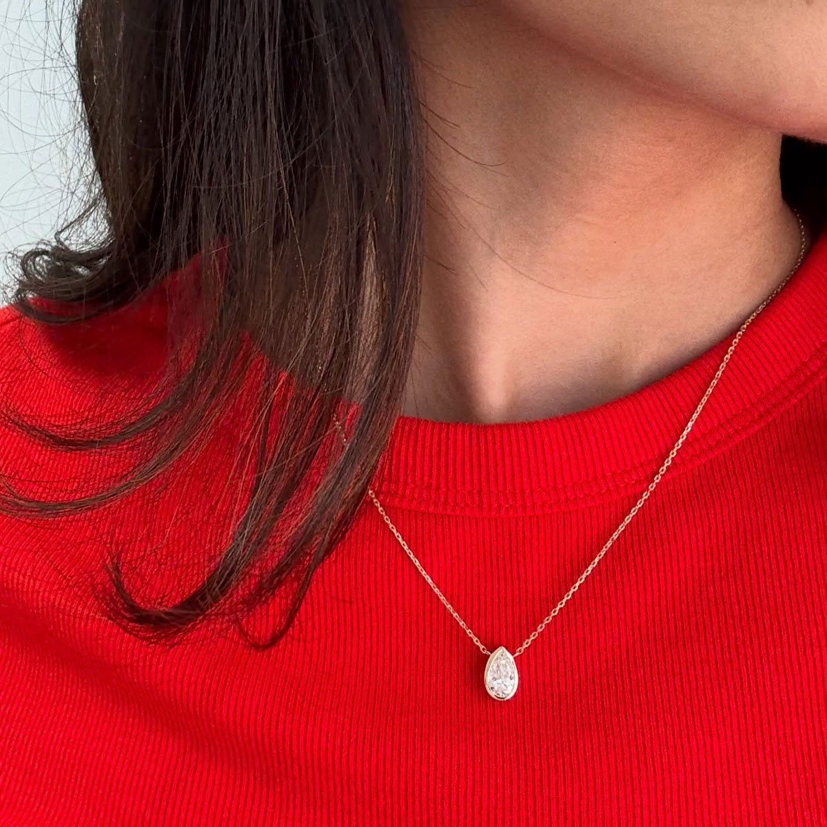 Bezels Set Pendant - Colar com Pingente Solitário de Moissanite