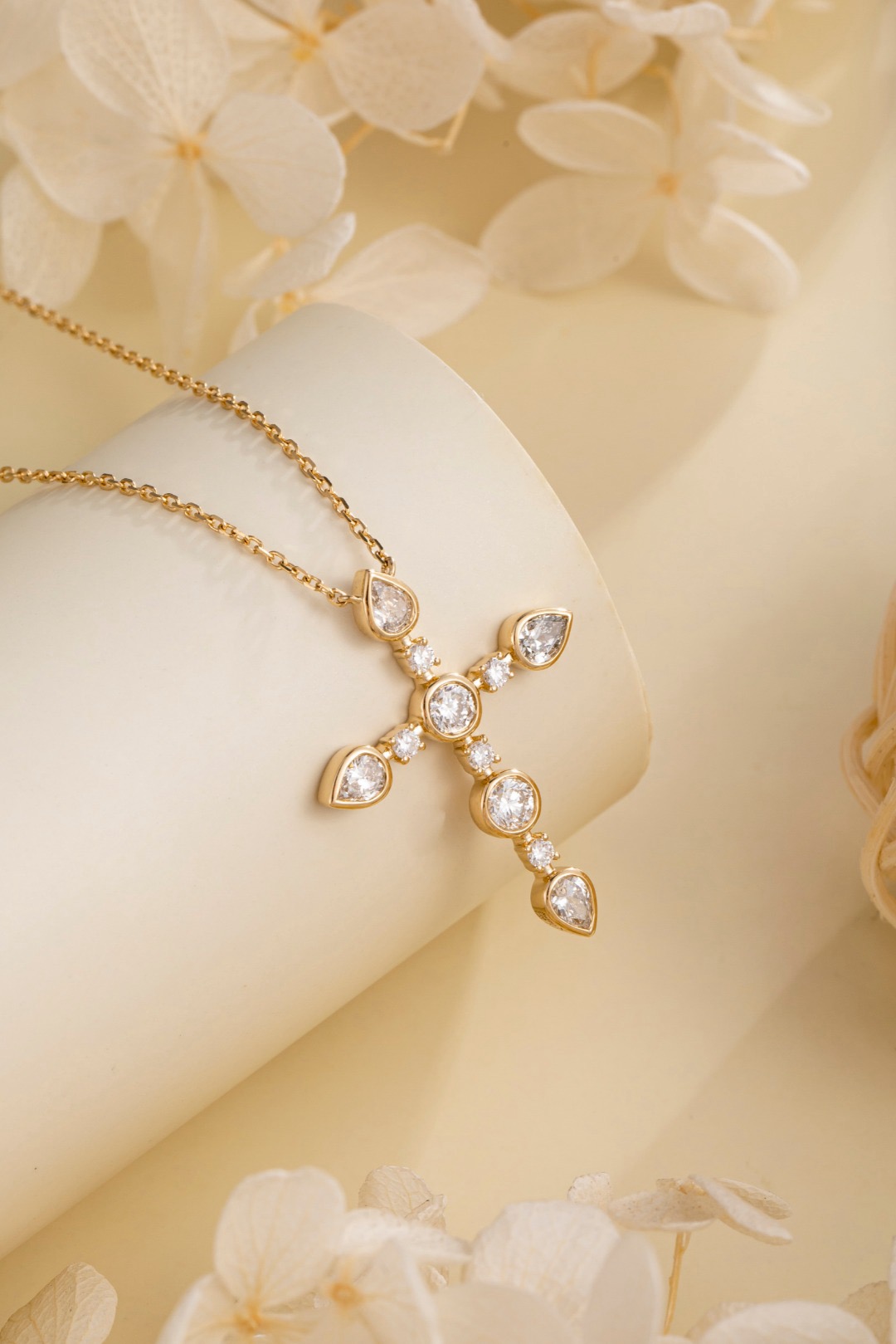 Colar com Pingente de Cruz em  - Bezels Set Pendant avaliação e preço
