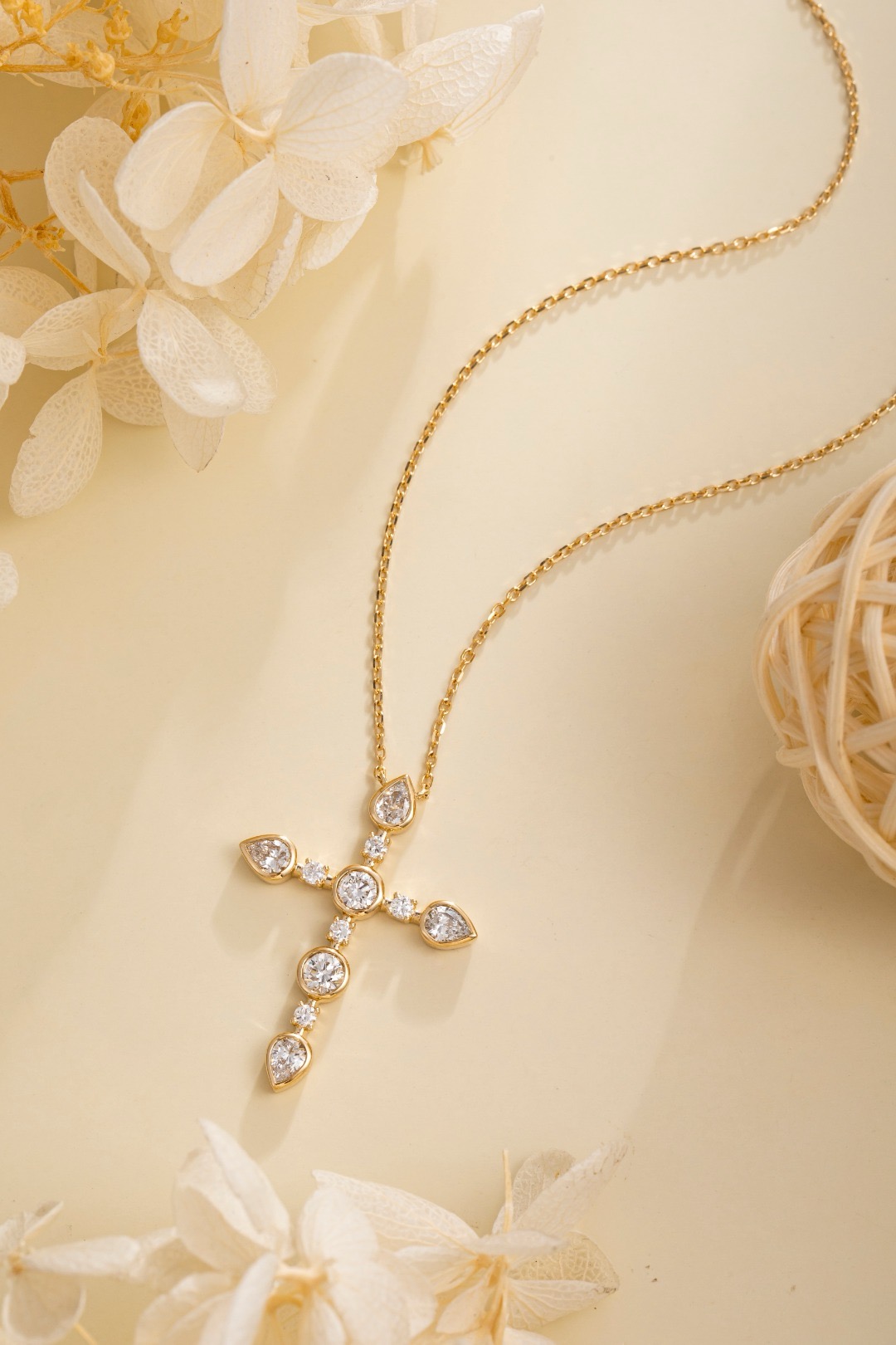 Colar com Pingente de Cruz em  - Bezels Set Pendant avaliação e preço