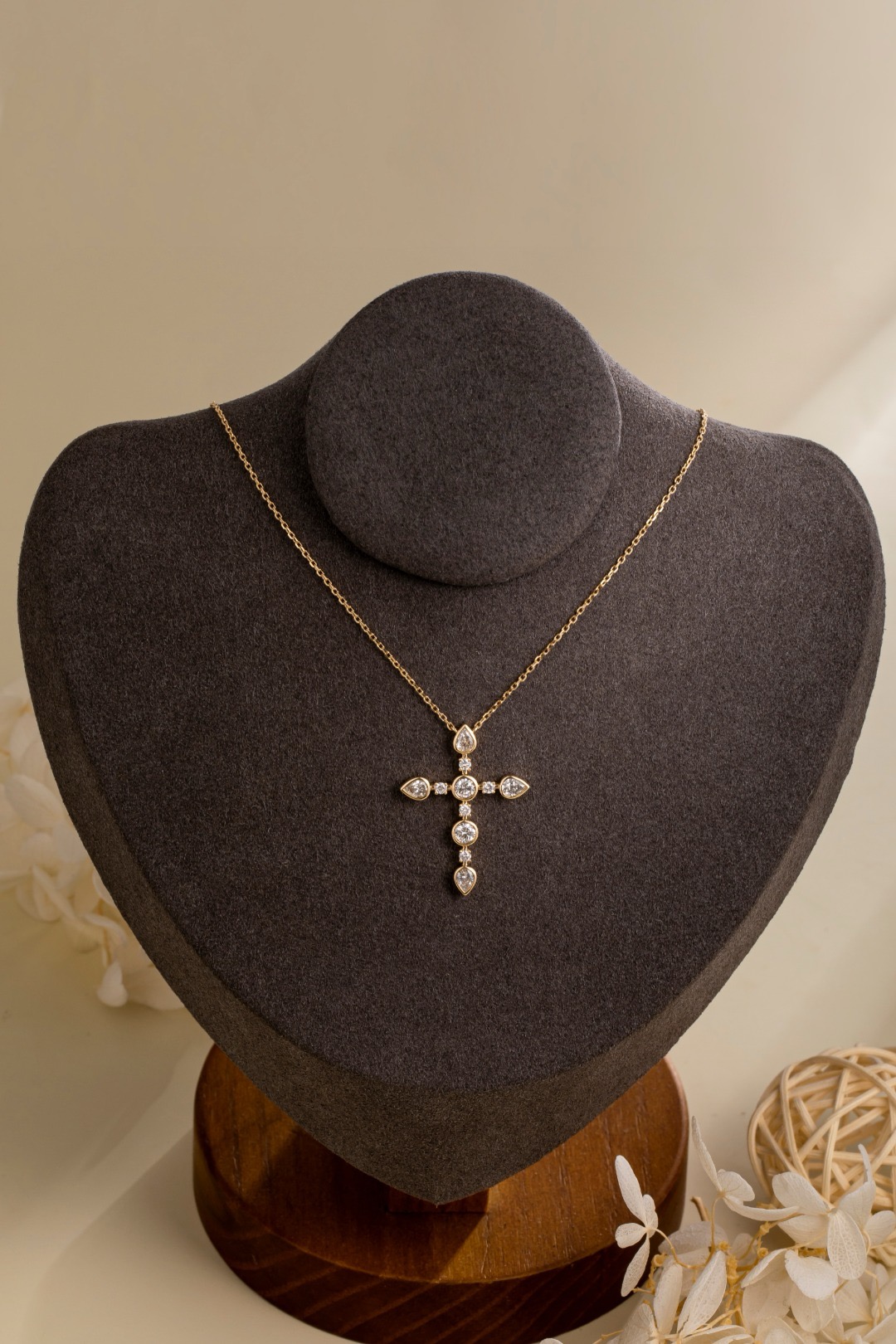 Colar com Pingente de Cruz em  - Bezels Set Pendant avaliação e preço